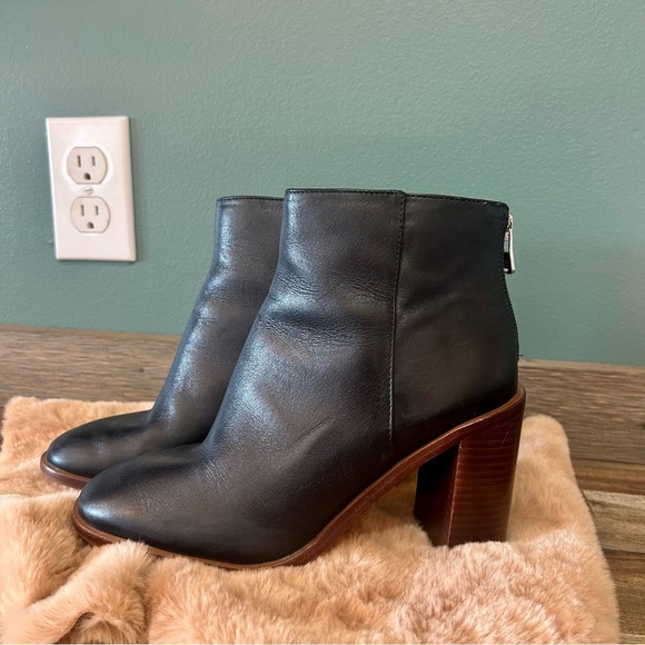 Antonio Melani Black Leather Ankle Booties Size 6 - Picture 2 of 8